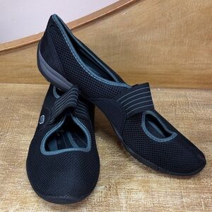 Skechers Black and Gray Mesh Sneakers